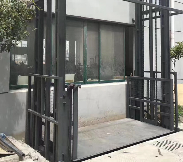 湾岭镇导轨式施工升降机助力民生工程提速增效